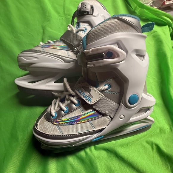 Stylish Kids Ice Skates with Rainbow Accents - Picture 1 of 7